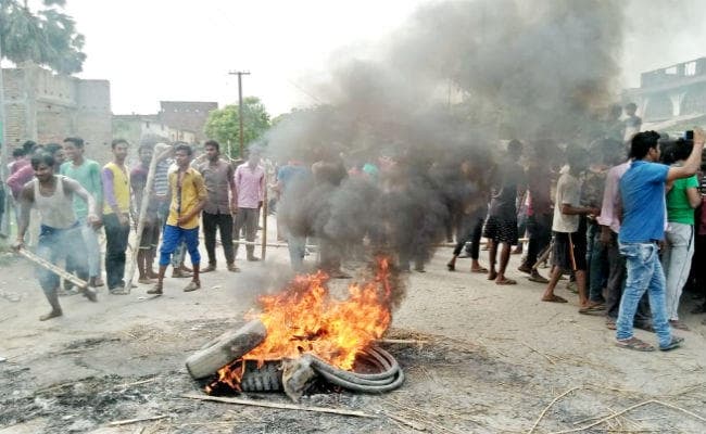 पूर्वी चंपारण : सोशल मीडिया में अश्लील वीडियो वायरल, सड़क जाम, आगजनी की, आरोपित गिरफ्तार, वीडियो