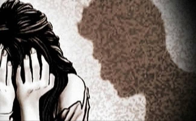 मां व नाबालिग बेटी के साथ किरायेदारों ने किया दुष्कर्म, ब्लैक मेल करने के लिए वीडियो भी बनाया और फिर...