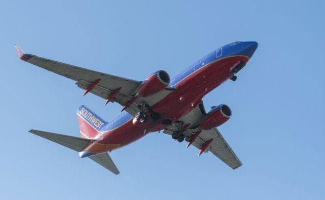 Air Hostess का आरोप- Pilots ने Cockpit में LiveStream किया Toilet का Video