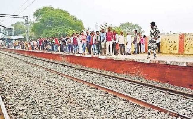 ट्रेन से गिरा पटना आ रहा युवक, नहीं मिली मदद, मौत का लाइव वीडियो बनाते रहे लोग