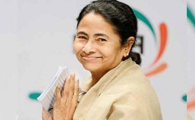 पश्चिम बंगाल : जब मुख्यमंत्री ममता बनर्जी ने खेला बैडमिंटन