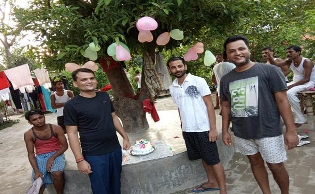 सीतामढ़ी जेल में शातिर पिंटू तिवारी ने मनाया जन्मदिन, सोशल मीडिया पर वीडियो वायरल