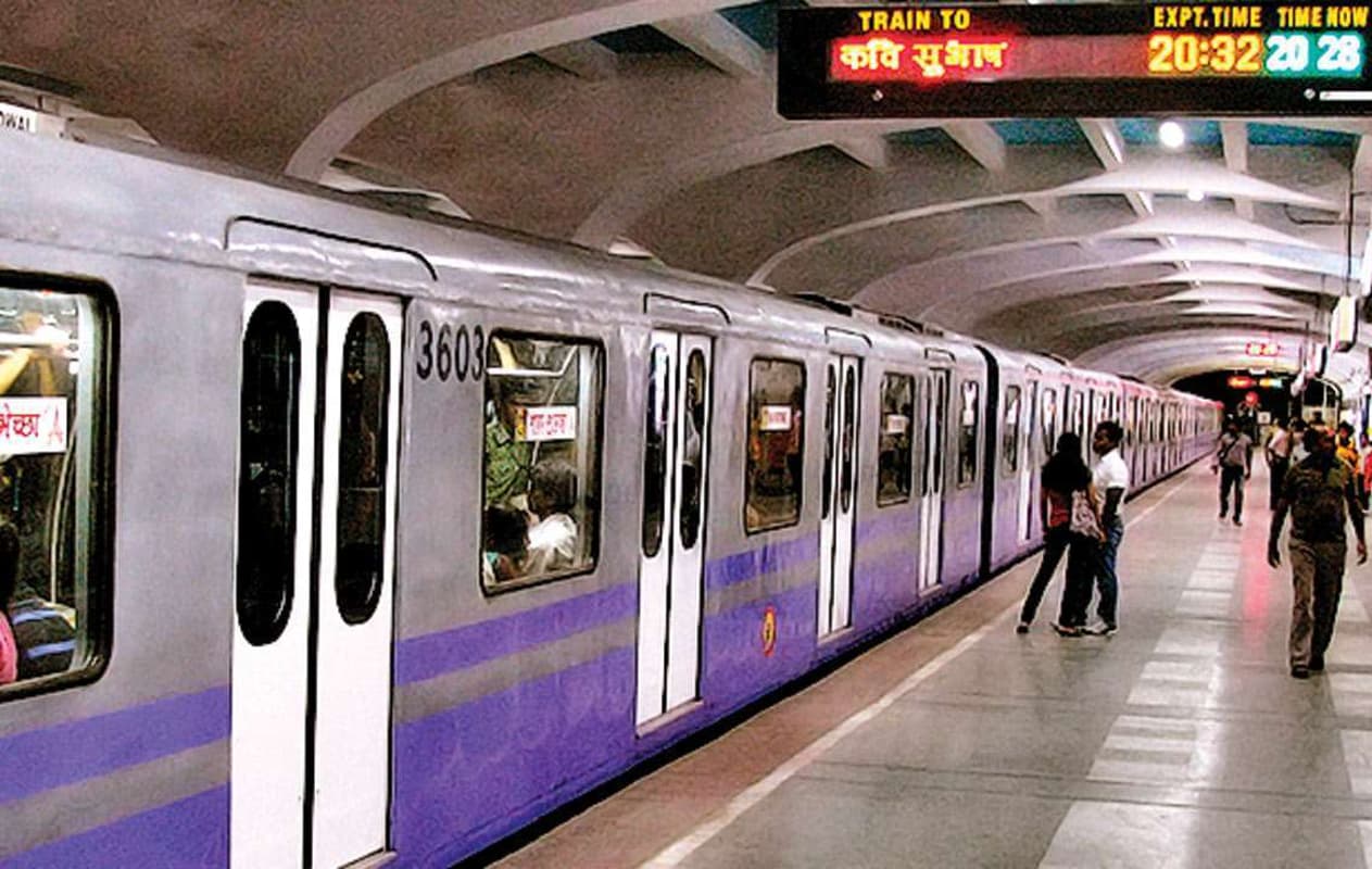 Kolkata Metro : दुर्गापूजा में घूमने वालों के लिये खुशखबरी, सप्तमी से सुबह चार बजे तक चलेगी मेट्रो