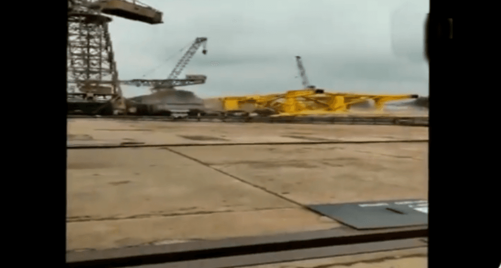 हिंदुस्तान शिपयार्ड लिमिटेड में ट्रॉयल के दौरान टूटकर गिरा क्रेन, 11 मजदूरों की मौत, VIDEO