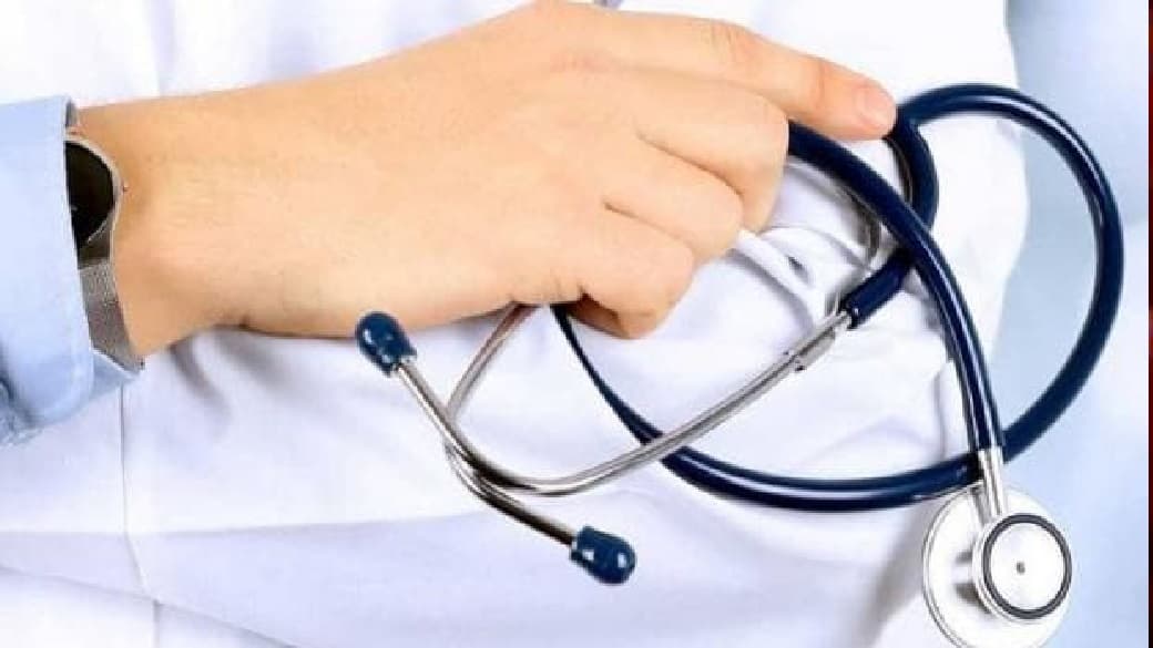 उज्जैन में पुलिसकर्मी ने डॉक्टर के साथ की मारपीट, सीसीटीवी कैमरे में कैद हुई घटना