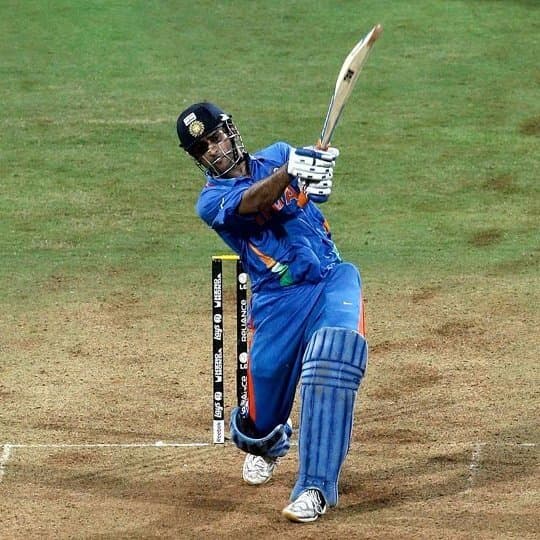 दुनिया के सबसे महंगे बैट से खेलते थे MS Dhoni, इस बल्ले से भारत को बनाया था वर्ल्ड चैंपियन