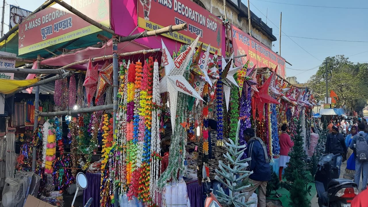 Christmas 2023:  क्रिसमस पर क्यों दिया जाता है गिफ्ट, जानें इस त्योहार से जुड़ी अनोखी परंपराएं