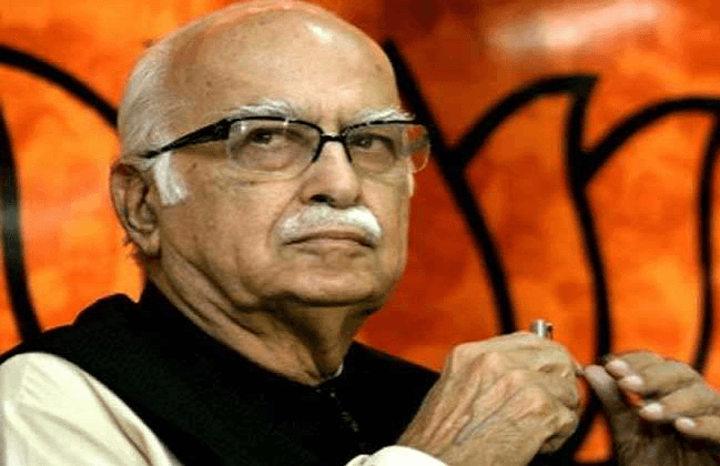 Babri masjid demolition verdict : फैसले पर बोले आडवाणी 'आज खुशी का दिन', लगाया जय श्री राम का नारा