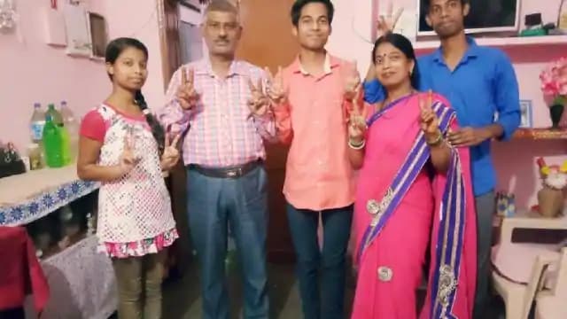 ट्यूशन पढ़ाकर भाई-बहन को पढ़ाया, दोनों ने 10वीं में किया स्कूल टॉप, खुद भी कॉमर्स में स्टेट टॉपर बने ‘शुभम’