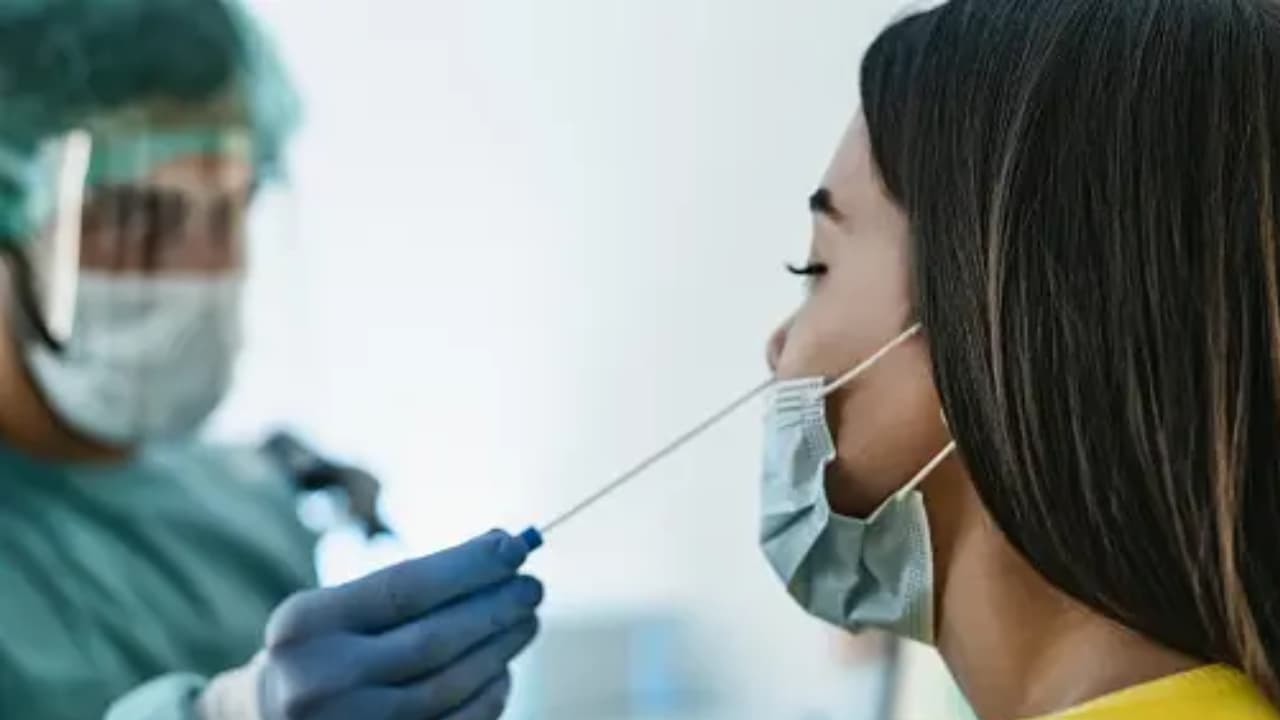 Covid 19 New Variant JN.1: कोरोना के नये वैरिएंट से कर्नाटक में तीन की मौत, देश में जेएन.1 के 63 नये मामले