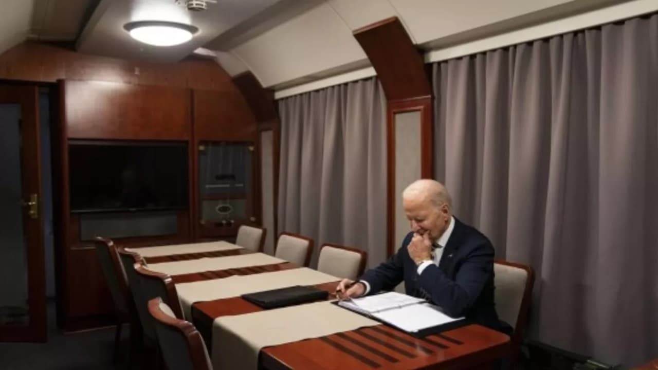 Recession 2024: सिर तक कर्ज में डूब गया दुनिया का सूपर पावर अमेरिका, जानकर चक्कर खा जाएंगे आप