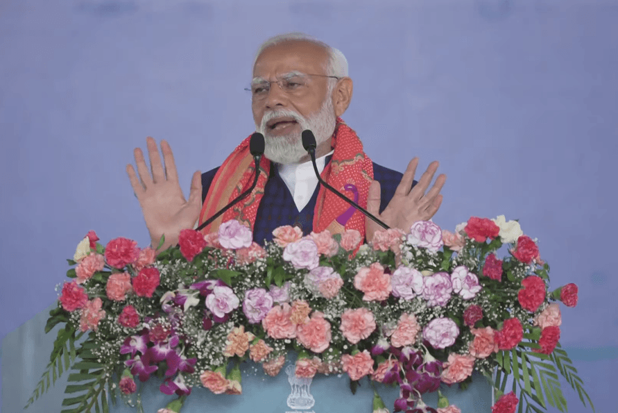 पीएम मोदी ने कहा- घुसपैठियों ने पूर्णिया और सीमांचल की सुरक्षा को दांव पर लगाया, यहां के पिछड़े और गरीबों का हक मारा