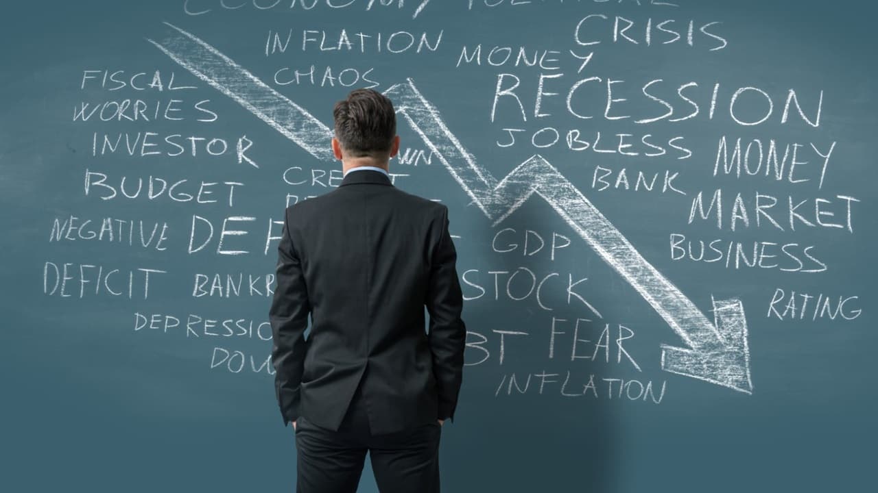 Recession 2024: अपनी गलतियों से डूबने वाला है एक और बैंक! जानें अर्श से फर्श तक आने की पूरी कहानी