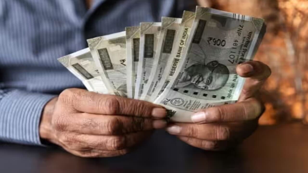 झारखंड की आधी आबादी को नहीं पता इस योजना के बारे में, दिव्यांगों को मिलता है हर माह 1 हजार रुपये