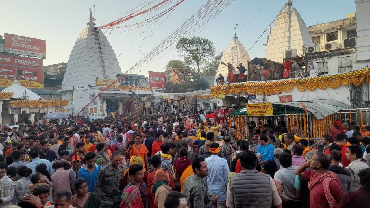 महाशिवरात्रि पर सज-धजकर तैयार बाबानगरी, देवघर में चारों ओर गूंज रहा नम: शिवाय ऊं नम: शिवाय