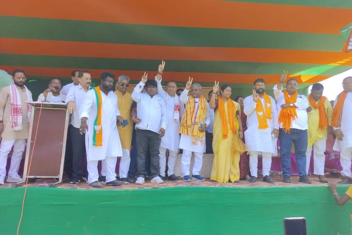 बाबूलाल मरांडी ने झारखंड सरकार को बताया विकास विरोधी, बोले-सिंहभूम लोकसभा से बीजेपी प्रत्याशी गीता कोड़ा को जीत दिलाएं