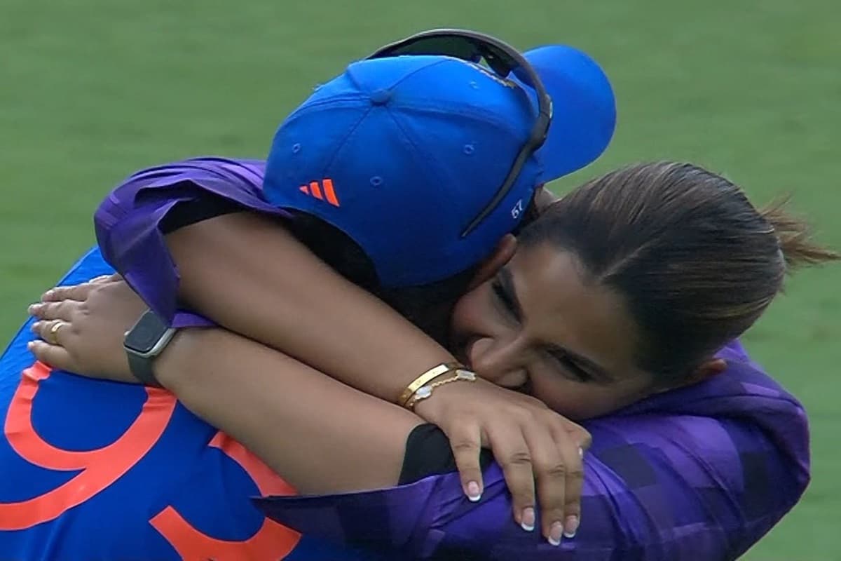 T20 WorldCup Final : आईसीसी प्रेजेंटर संजना गणेशन के गले लगकर जसप्रीत बुमराह ने मनाया जीत का जश्न