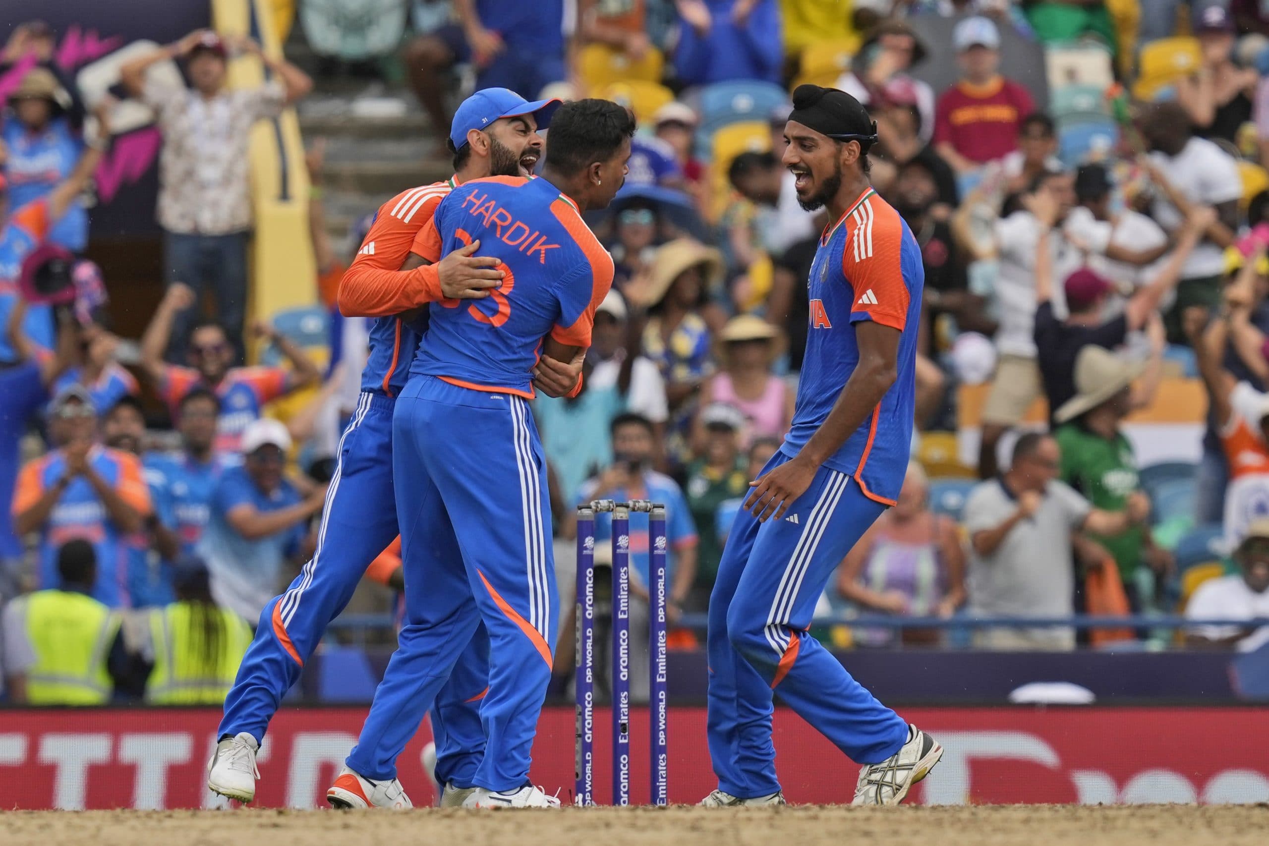 T20 World Cup: कोहली और अर्शदीप ने जीत के बाद "तुनक तुनक तुन" पर किया दमदार डांस, VIDEO