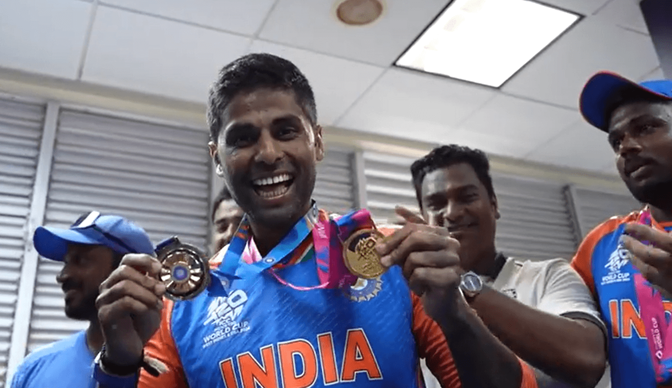 T20 WC Final Best Fielder: सूर्यकुमार यादव को मिला ‘फील्डर ऑफ द मैच’ का पुरस्कार, फील्डिंग कोच ‘टी दिलीप’ का ड्रेसिंग रूम में शानदार भाषण