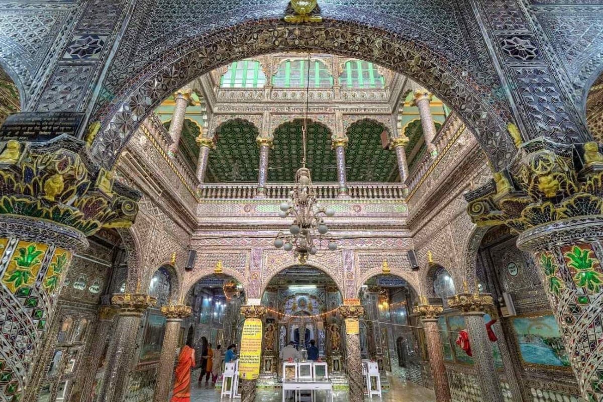 MP Tourism: इंदौर का शीश महल है 100 साल पुराना- खूबसूरती ऐसी की नजरे नही हटेंगी