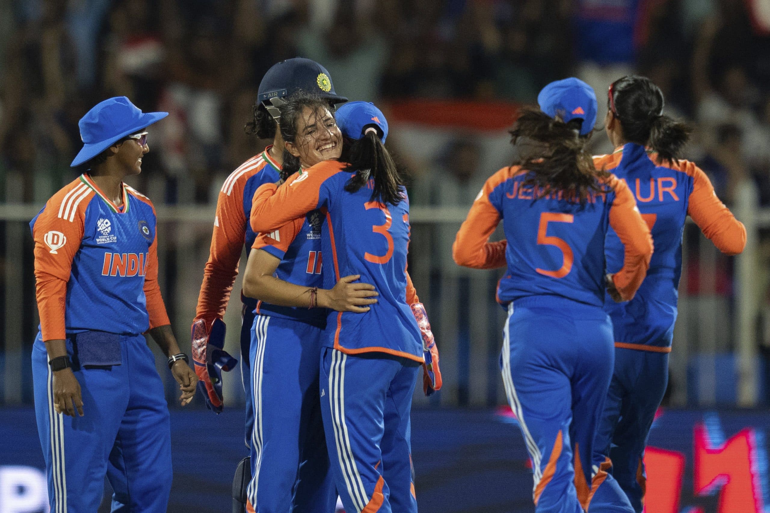 Womens T20 World Cup IND vs AUS: भारत ने ऑस्ट्रेलिया को 151 पर रोका, अब बल्लेबाजों की बारी