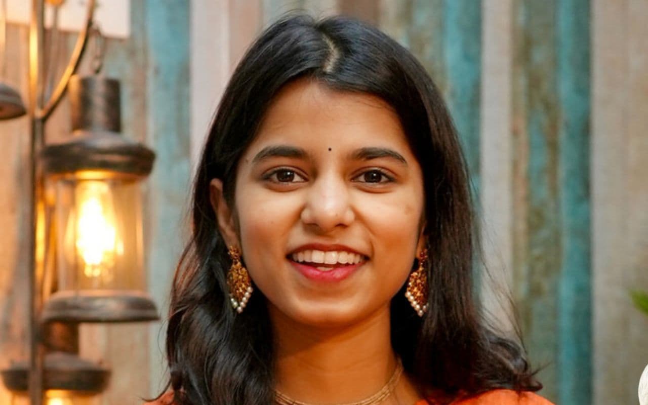 Begusarai : मैथिली ठाकुर का कार्यक्रम कराने के नाम पर लाखों की ठगी, फोन कर बोला- भूल जाओ रूपये वरना…