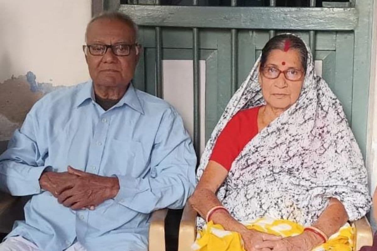 West Bengal News: बाथरूम में झूलता मिला वृद्ध दंपत्ति का शव, स्थानीय लोगों ने लगाया बेटे और बहू पर हत्या का आरोप