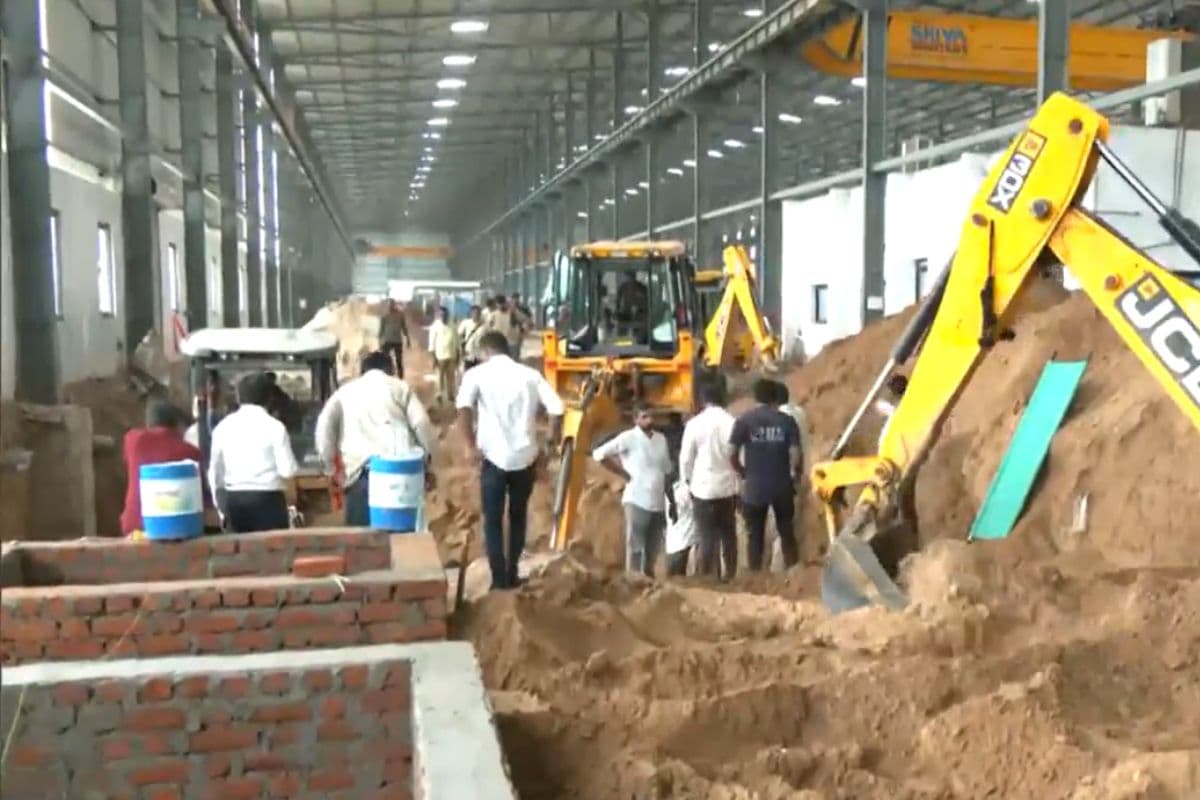 Gujarat Accident: गुजरात में दीवार गिरने से अबतक 8 की मौत, पीएम मोदी ने जताया दुख, मुआवजे की घोषणा