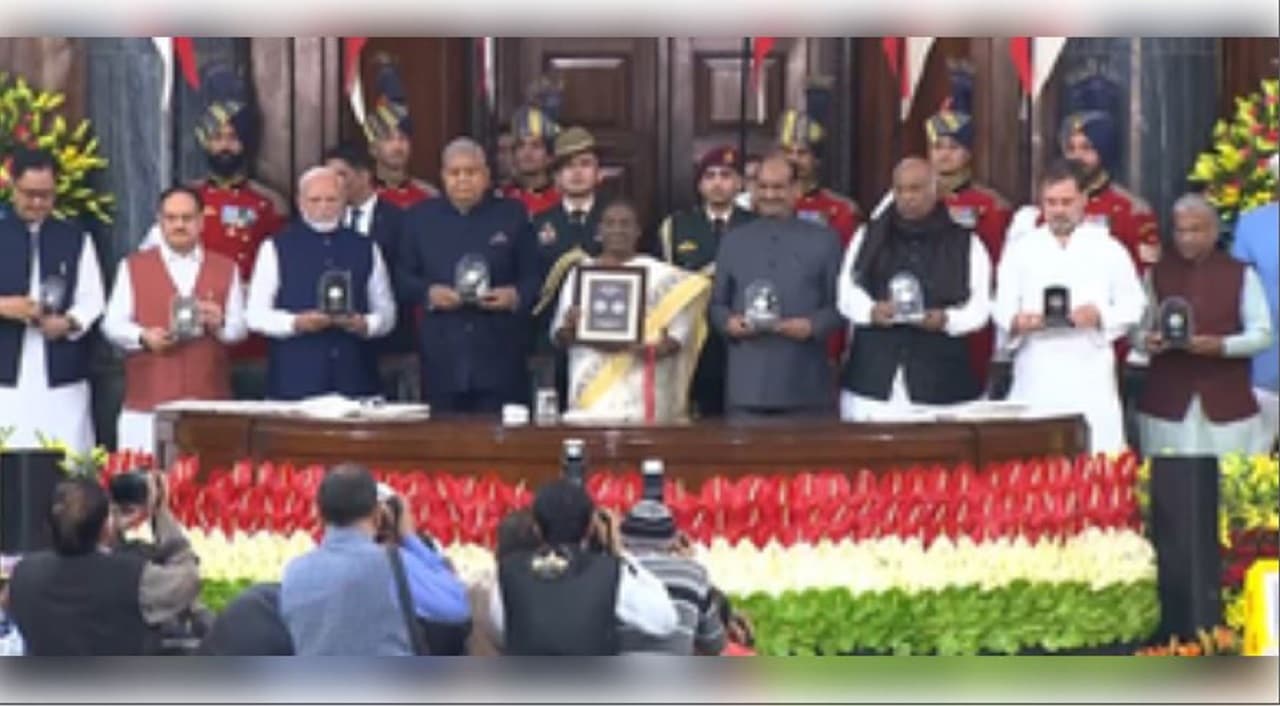 Video: अब मैथिली में भी पढ़ सकेंगे भारत का संविधान, मोदी और राहुल की मौजूदगी में राष्ट्रपति ने किया विमोचन