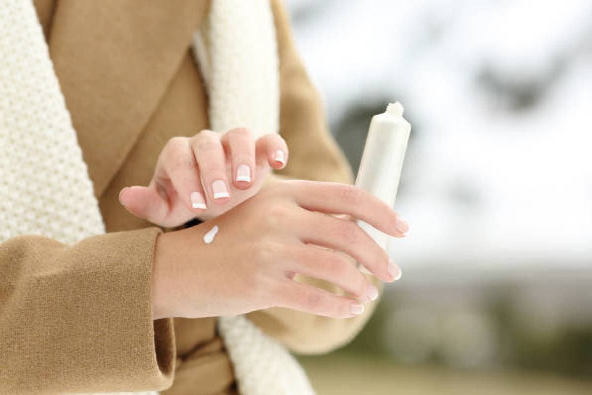 Winter Skin Care: अगर आप भी बहुत ज्यादा लगाते हैं बॉडी लोशन, तो जानें इसके नुकसान