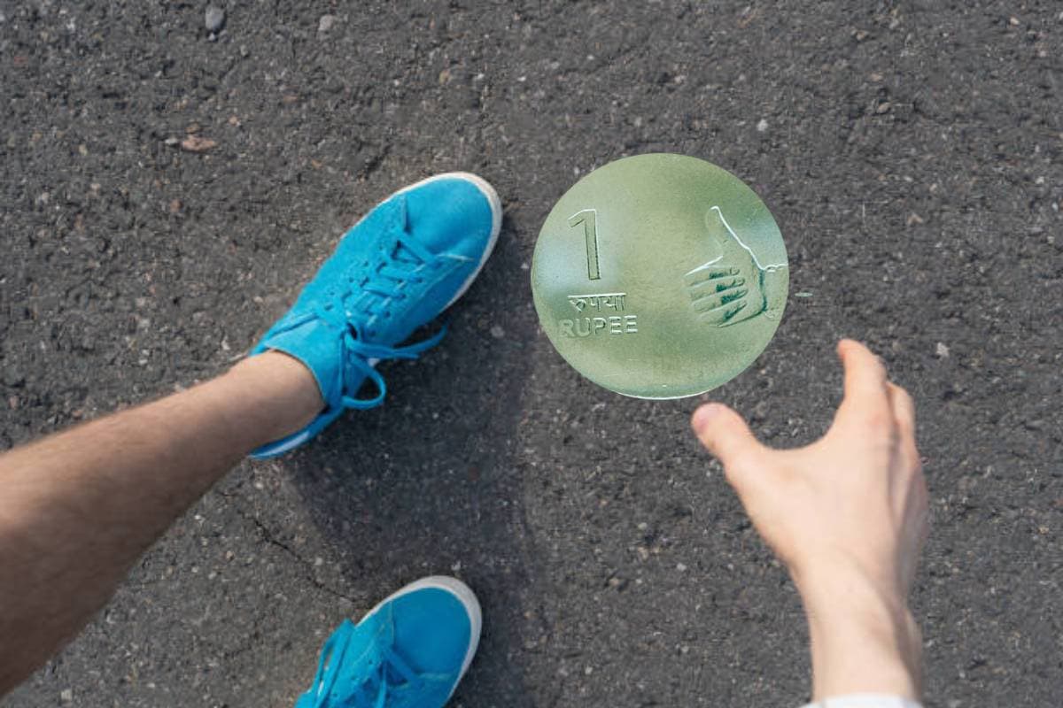Vastu Tips: सड़क पर गिरे पैसे या सोना उठाना शुभ या अशुभ? जानें किन बातों है संकेत