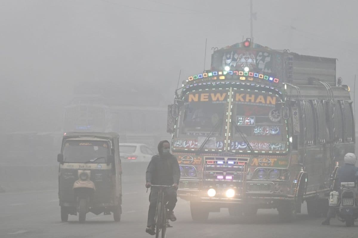 Pakistan Lockdown: पाकिस्तान के मुल्तान में AQI 2000 के पार, इन शहरों में लगा लॉकडाउन