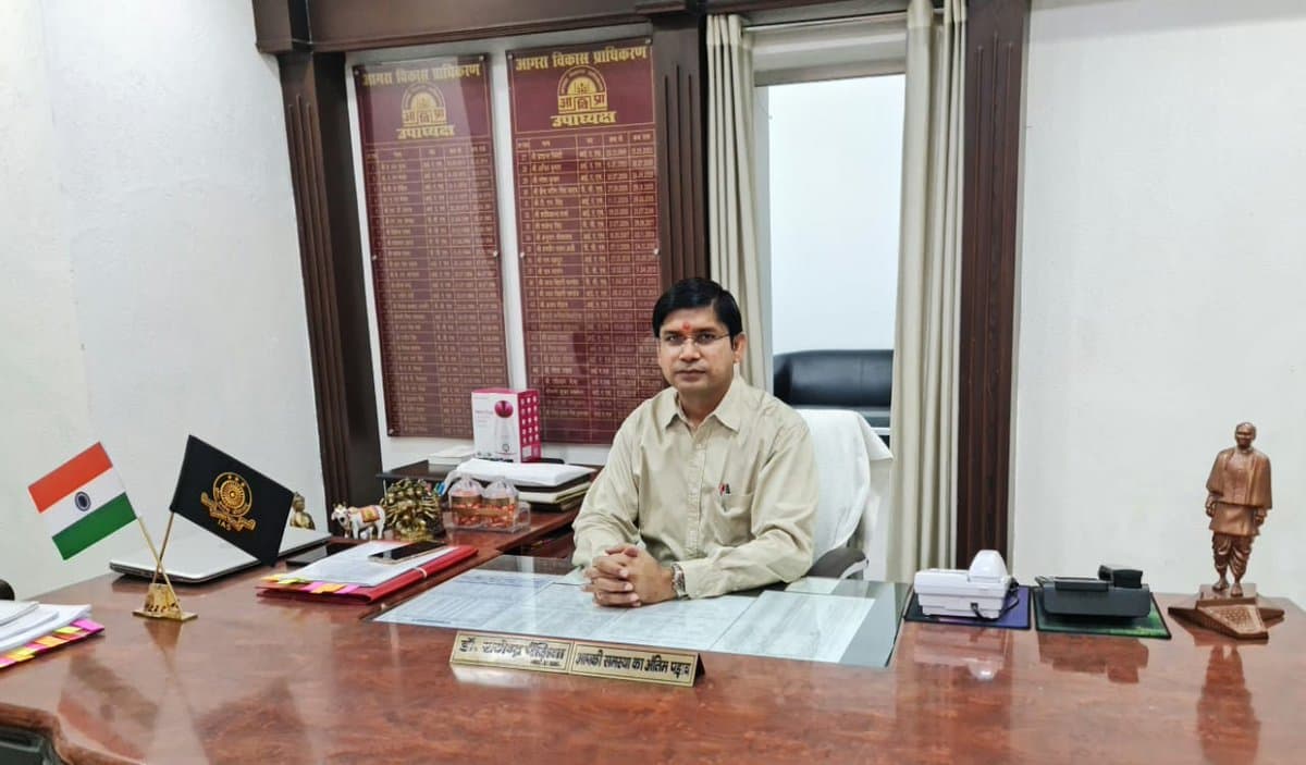 IAS Story: स्कूल टीचर से बने आईएएस ऑफिसर, जानिए कौन हैं डॉक्टर राजेंद्र पेंसिया?