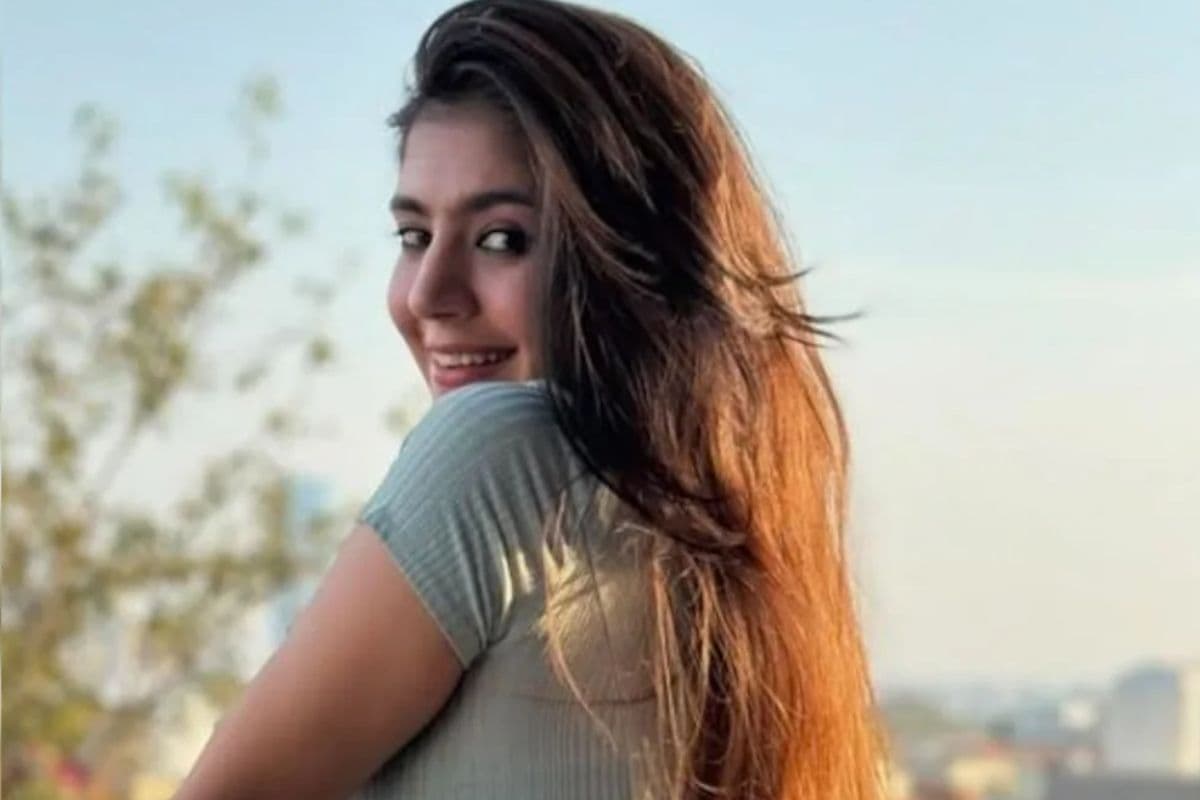 आखिर क्यों फंदे से लटक गई सबको हंसाने वाली RJ सिमरन?