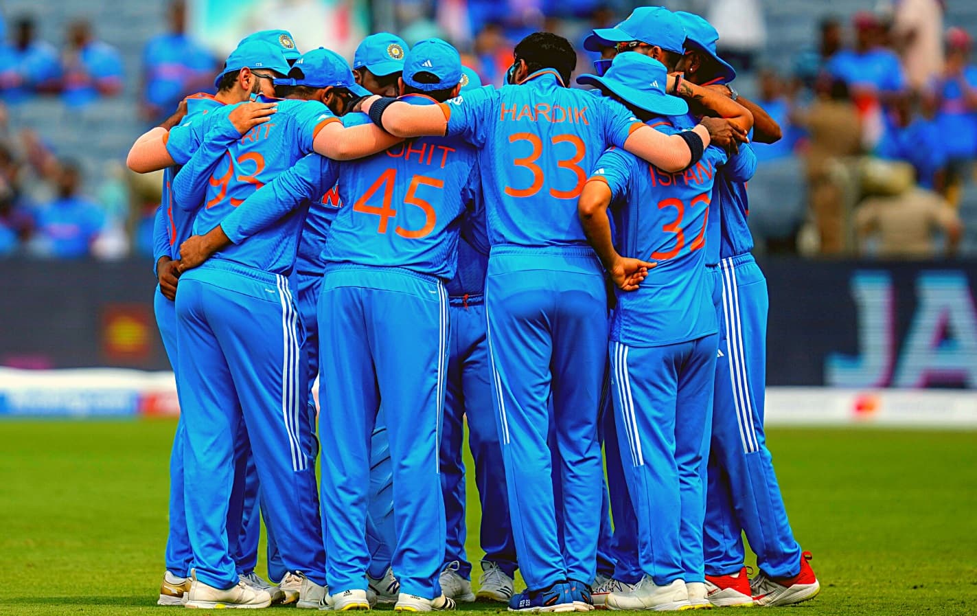 टीम इंडिया के खिलाड़ी, कोच और सपोर्टिंग स्टाफ को कितना मिलता है पैसा, जानते हैं आप?