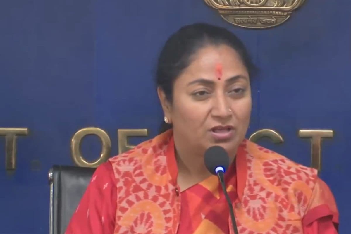 Mahila Samman Yojana: दिल्ली की महिलाओं को कब से मिलेंगे 2500 रुपये, सीएम रेखा गुप्ता ने दिया बड़ा बयान