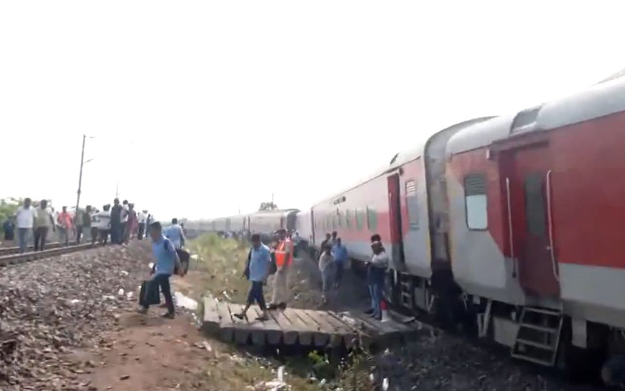 Train Accident: ओडिशा दुर्घटनाग्रस्त ट्रेन में कटिहार रेल मंडल के 204 यात्री थे सवार, किशनगंज और बारसोई में खोला गया हेल्पलाइन सेंटर