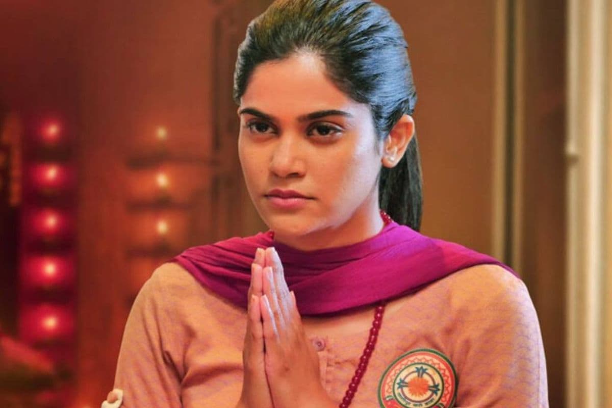 Aashram में अदिति पोहनकर ने इंटीमेट सीन करने पर तोड़ी चुप्पी, कहा- इम्तियाज सर ने एक बार कहा…