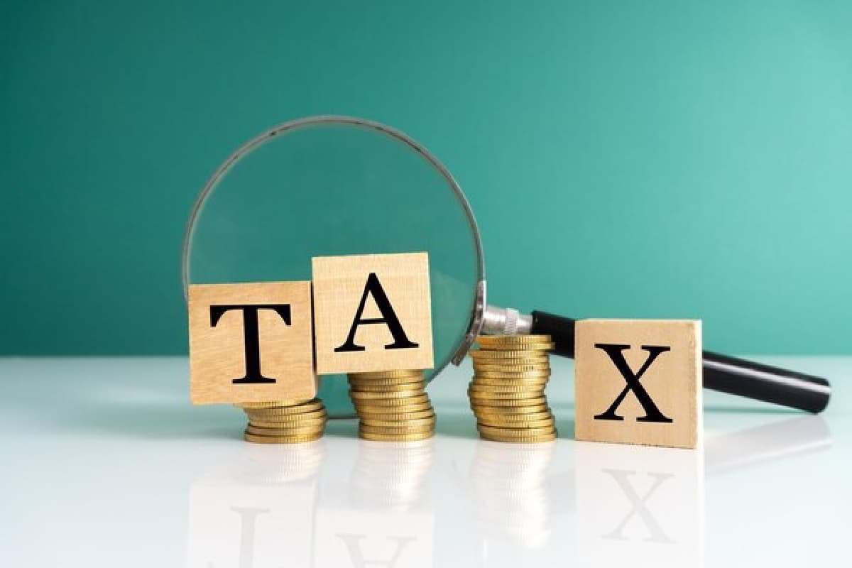 व्हाट्सएप और इंस्टाग्राम में अमीरी की शेखी बघारे, तो रेड मार देगा इनकम टैक्स