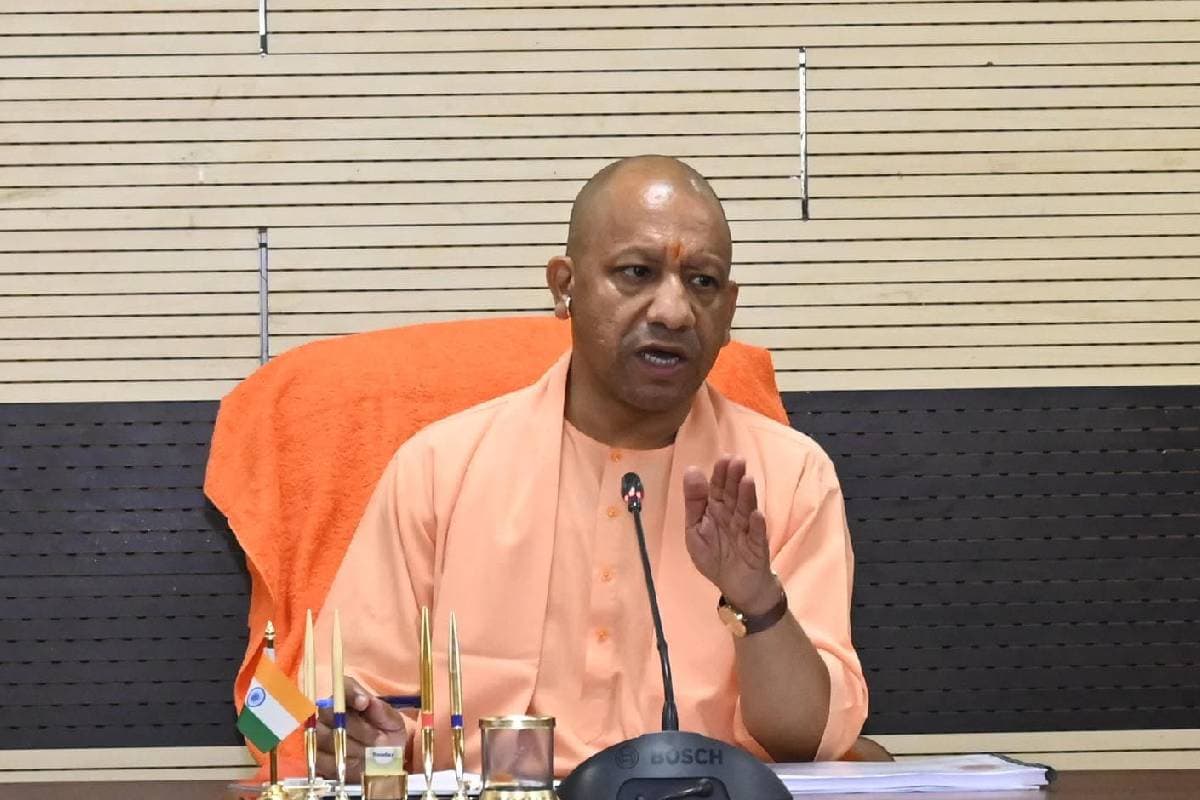 वक्फ बोर्ड पर चला बाबा का बुल्डोजर, बिल पास होते ही दिखने लगा असर