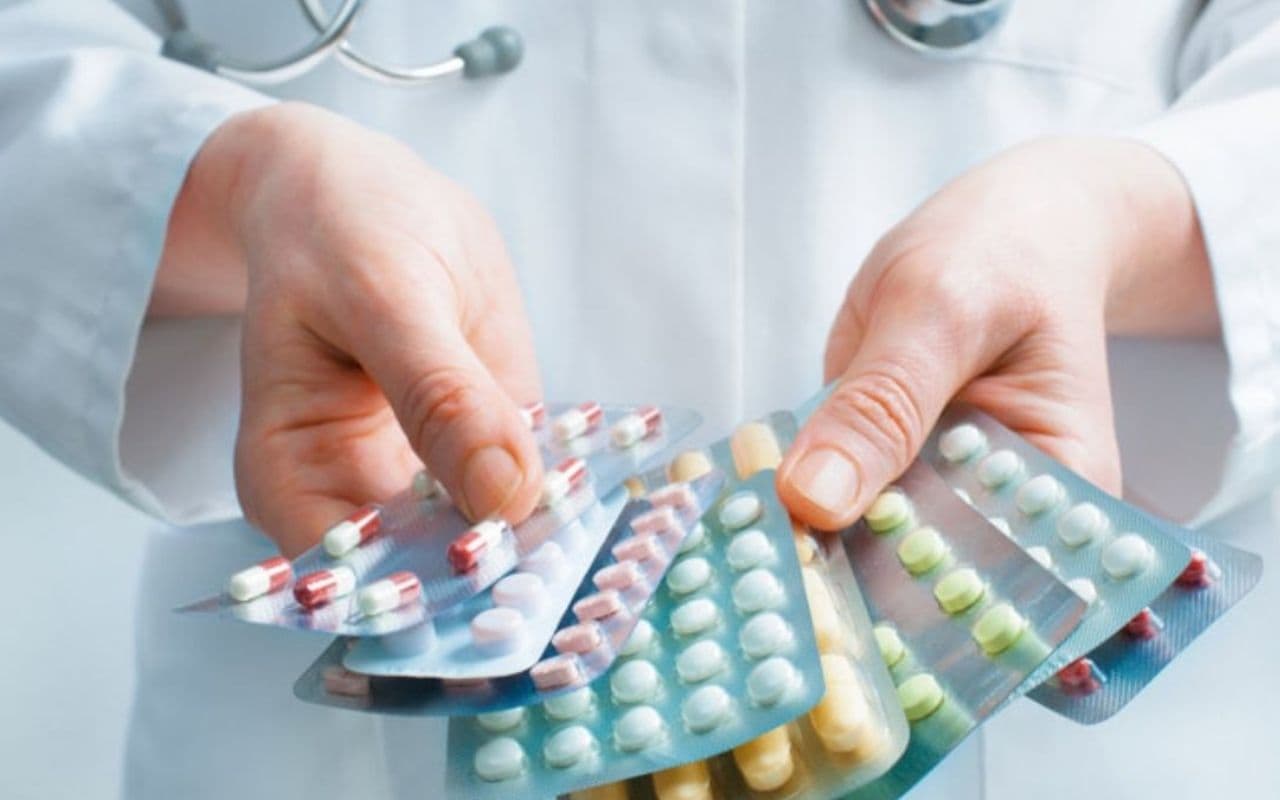 Bihar News: मुजफ्फरपुर के लोग हर महीने खा रहे सौ करोड़ की दवाएं, जानें किन दवाओं की बिक्री हो रही अधिक