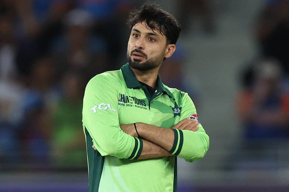 शुभमन गिल को आंखें दिखाने वाले अबरार अहमद को महिला फैन ने घेरा, पूछ डाला बड़ा सवाल