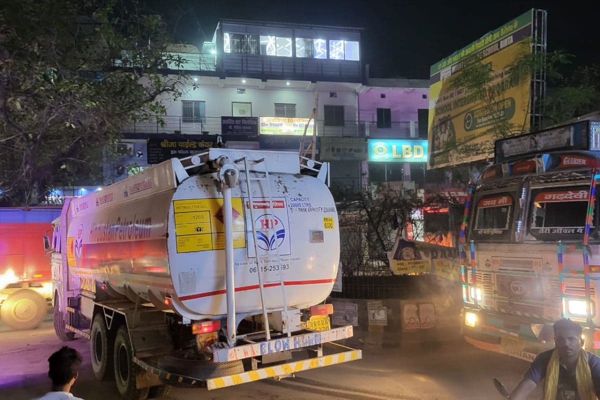 पटना DM के आदेश की उड़ाई जा रही धज्जियां, राघोपुर से बिहटा चौक तक जाम से लोग बेहाल, पुराने रास्ते से गुजर रहीं टैंकर गाड़ियां