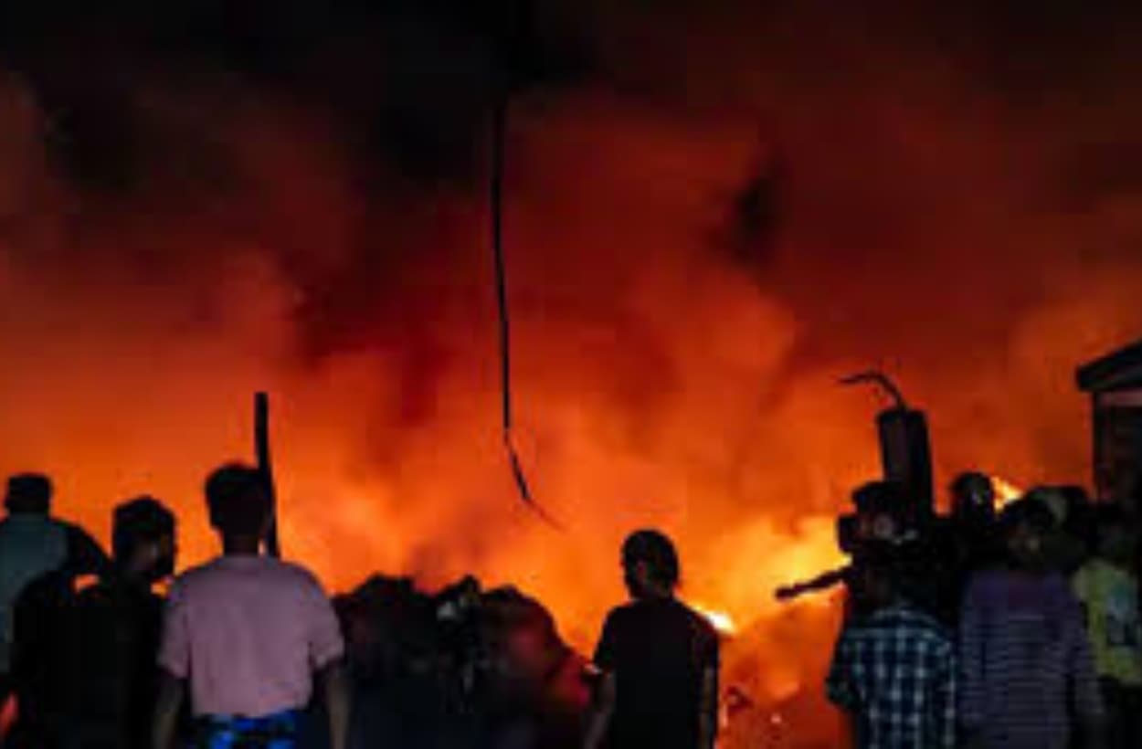 Fire Accident In Kolkata: कोलकाता में आधी रात मौत का तांडव, आग में झुलस कर 14 लोगों की गई जान