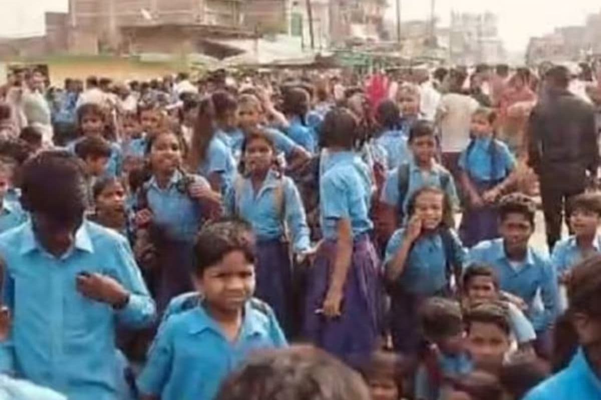 Bihar: मिड डे मील में गिरी छिपकली, प्रिसिंपल ने जबरन खिलाया, 15 बच्चे बीमार