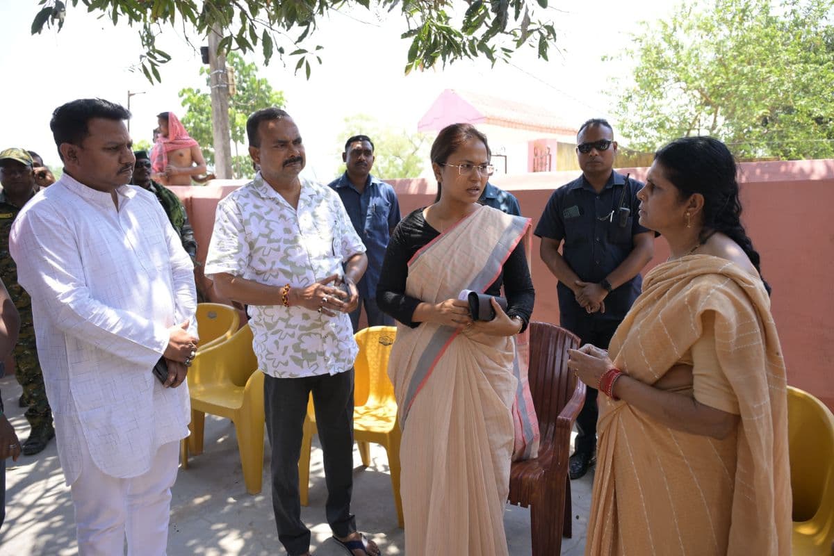 Video: पहलगाम आतंकी हमले में मारे गए IB ऑफिसर मनीष रंजन के परिजनों से मिलीं मंत्री शिल्पी नेहा तिर्की, दिया ये आश्वासन