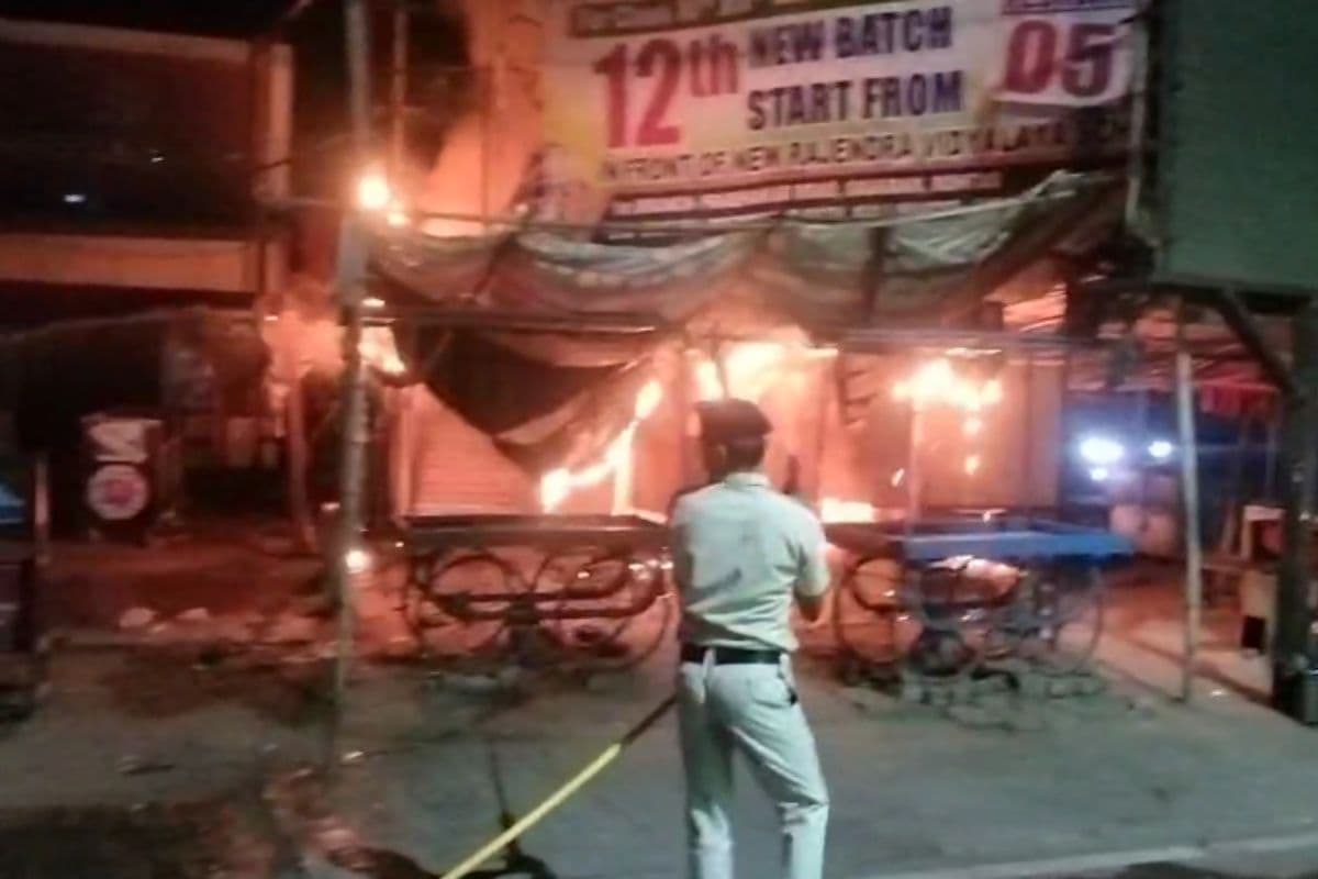 Bihar News: शॉर्ट सर्किट से लगी भीषण आग, आनन-फानन में पहुंची दमकल की टीम