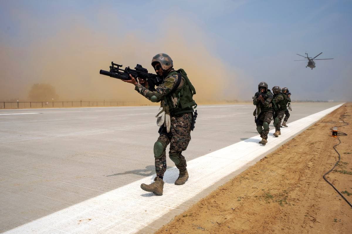 Defense: सेना को मिलेगा आधुनिक हथियार और उपकरण