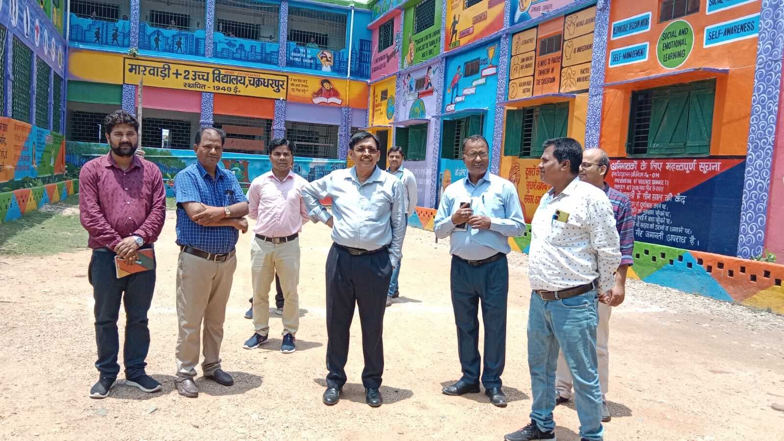 West Singhbhum News : बैक टू स्कूल कैंपेन की जांच करने रांची से चक्रधरपुर व सोनुआ पहुंची टीम