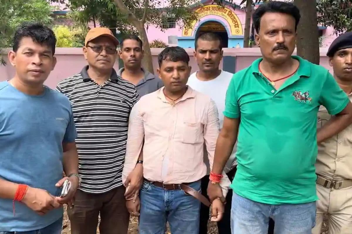 रिश्वतखोरी के खिलाफ रोहतास में फिर गिरी गाज, BEO और सहायक रंगे हाथ गिरफ्तार